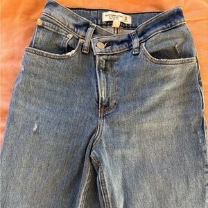 Abercrombie & Fitch - The ‘90s Straight Ultra High Rise - LOVE